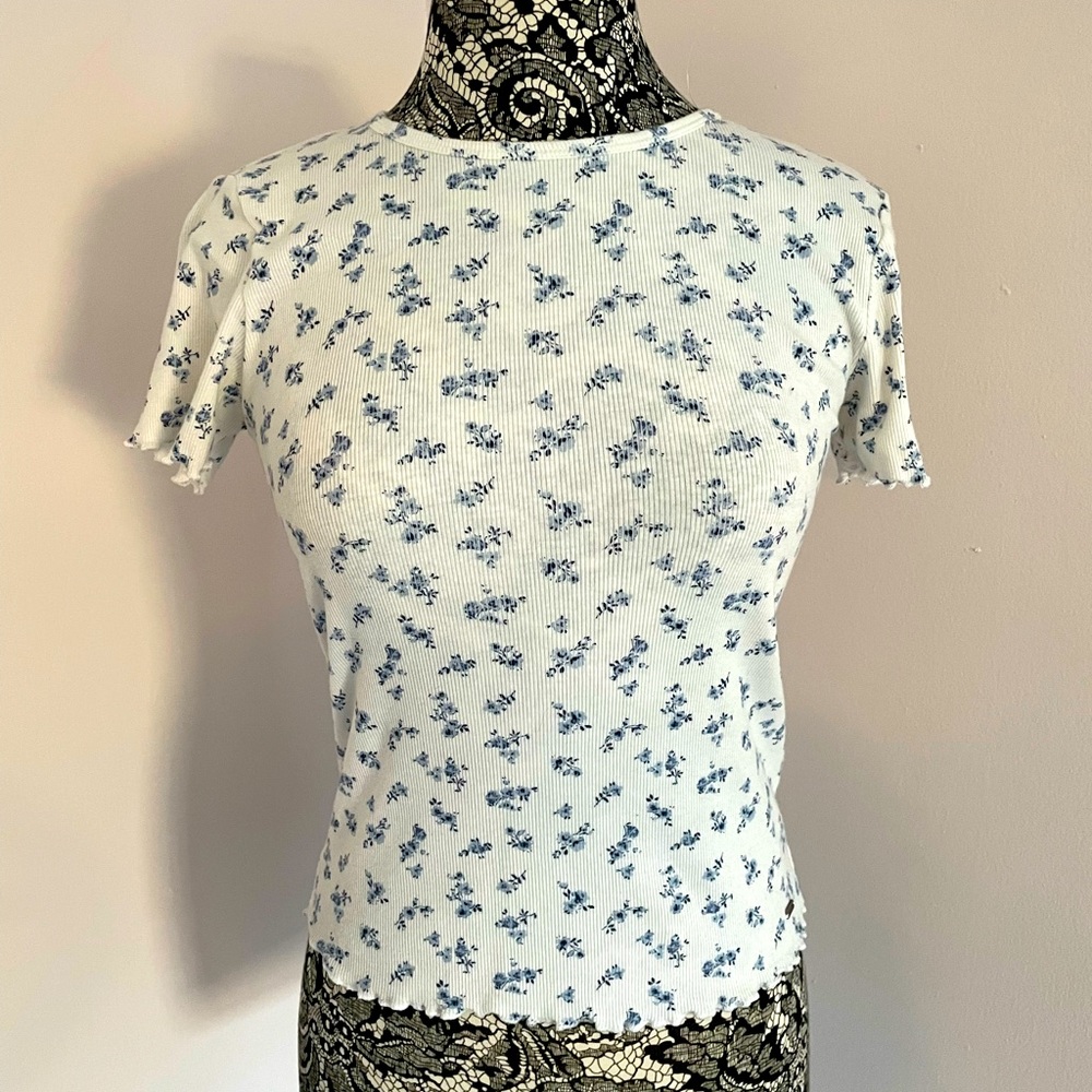 Hollister White Scalloped Small Crop